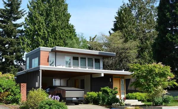 A 1949 mid-century modern house in northeast Seattle